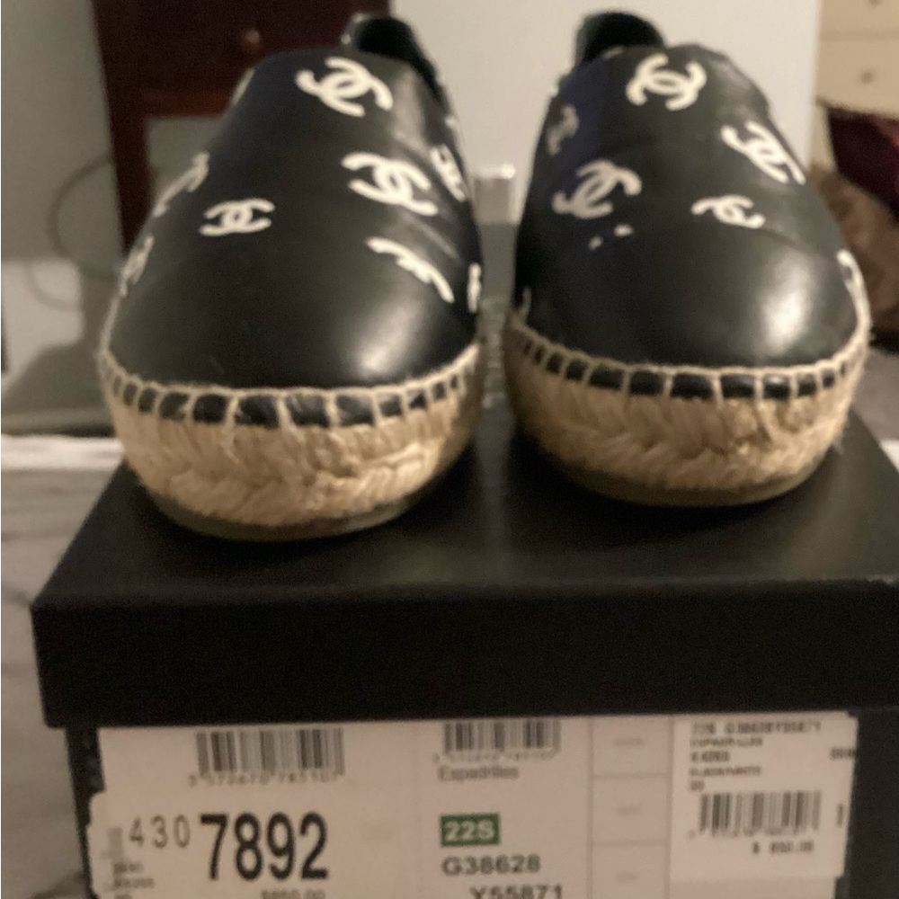 💯% Authentic CHANEL Monogram Black and White Espadrilles - Picture 3 of 10